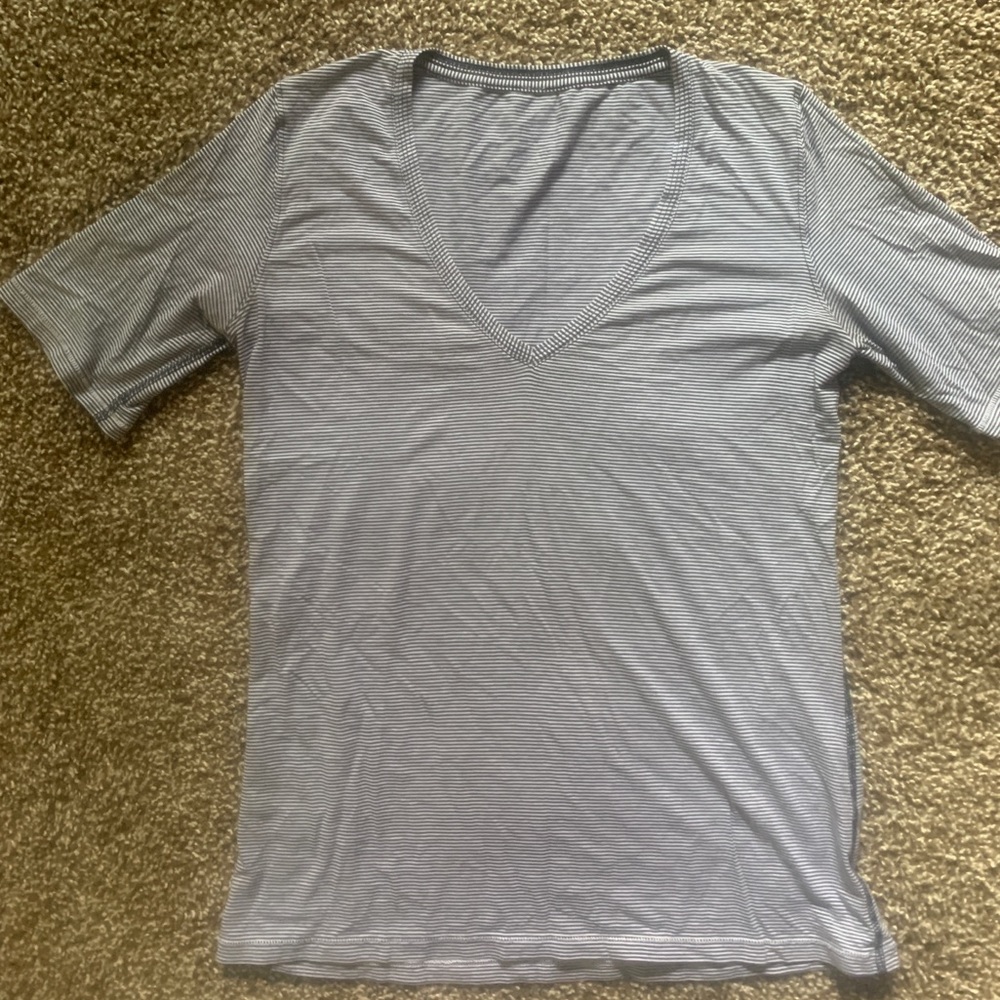 Lululemon striped 1/2 sleeve top🤍🖤